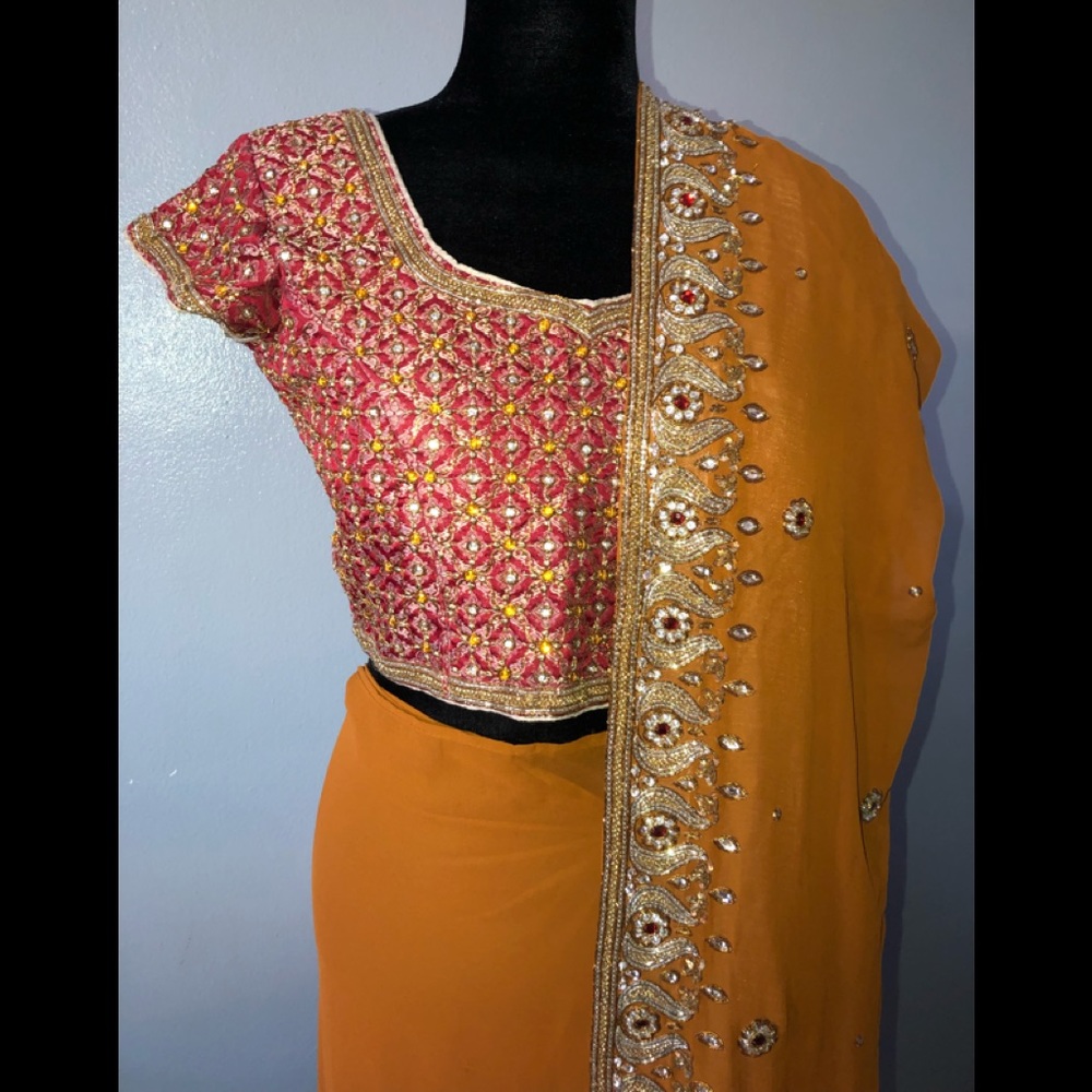NEW !! Heavy stones saree size S-M